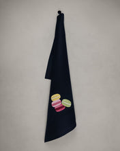 Lade das Bild in den Galerie-Viewer, Geschirrtuch Macarons, schwarz