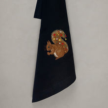 Lade das Bild in den Galerie-Viewer, Geschirrtuch Weihnachtseichhörnchen, schwarz