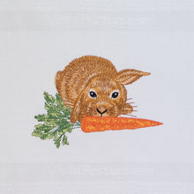 Lade das Bild in den Galerie-Viewer, Geschirrtuch Hase mit Karotte, weiß