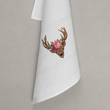 Lade das Bild in den Galerie-Viewer, Geschirrtuch Hirsch mit Blumen, weiß