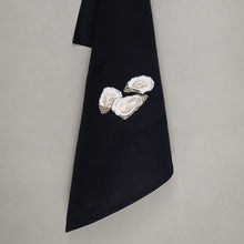 Lade das Bild in den Galerie-Viewer, Geschirrtuch Austern, schwarz