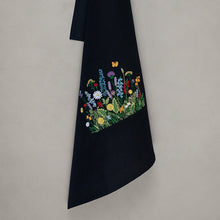 Load image into Gallery viewer, Geschirrtuch Blumenwiese, schwarz
