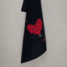 Load image into Gallery viewer, Geschirrtuch Flying Heart, schwarz
