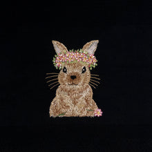 Load image into Gallery viewer, Geschirrtuch Hase mit Blumenkranz, schwarz
