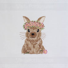 Lade das Bild in den Galerie-Viewer, Geschirrtuch Hase mit Blumenkranz, weiß
