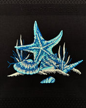Lade das Bild in den Galerie-Viewer, Geschirrtuch Blaue Seesterne &amp; Muscheln, schwarz
